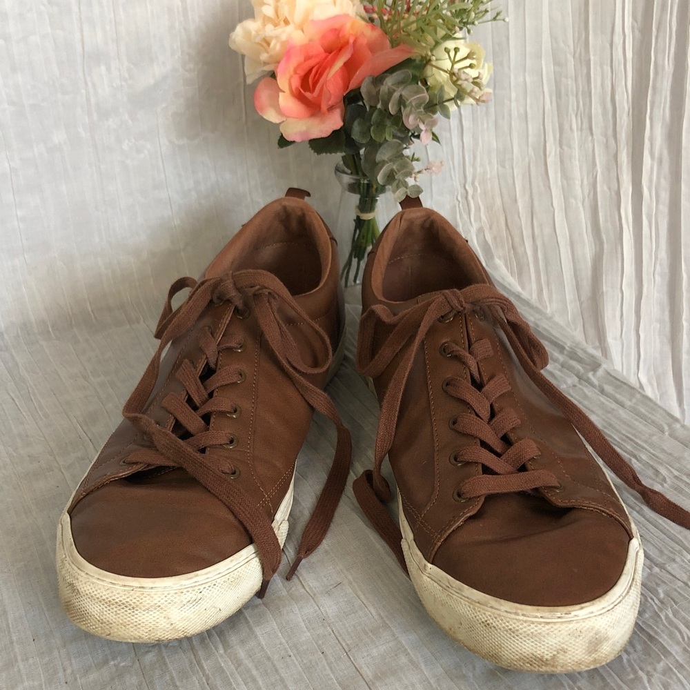 BANANA REPUBLIC size 12 vegan leather cognac brown low top sneakers